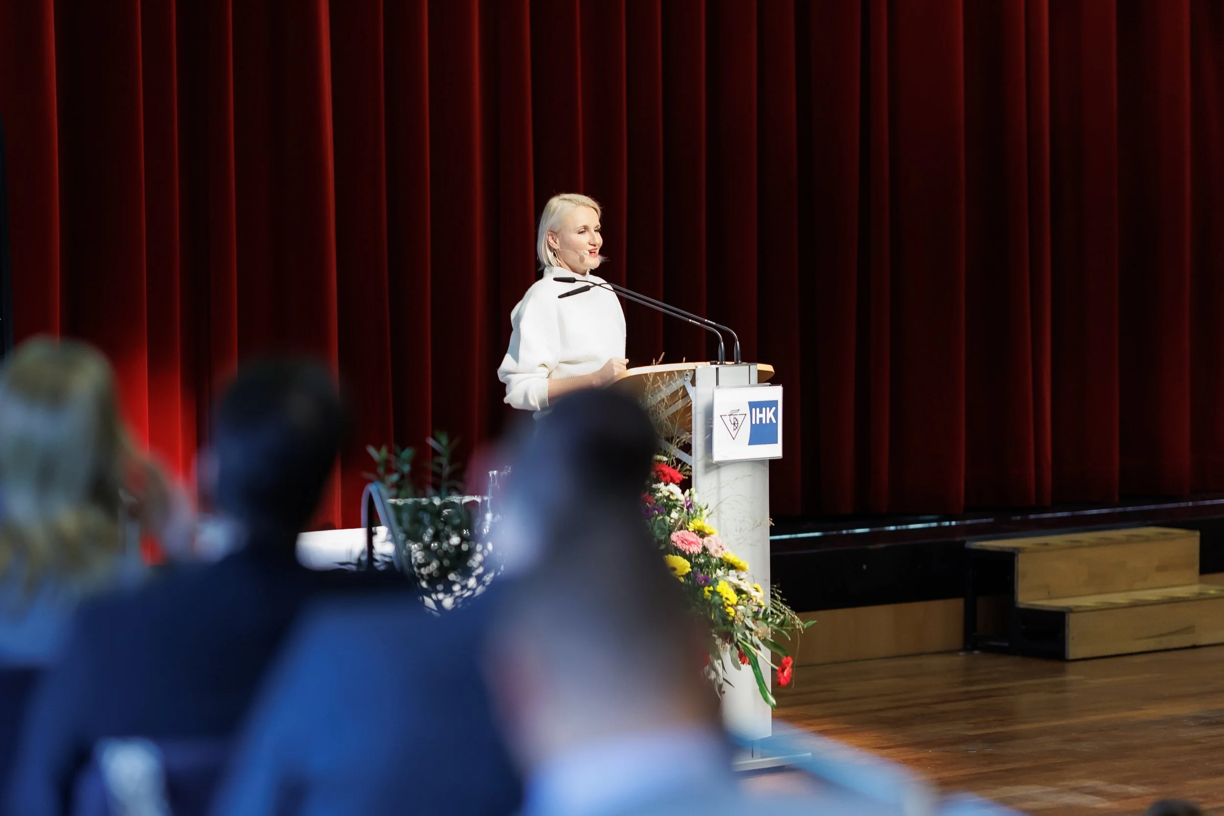 Keynote-Speakerin Henriette Frädrich bei der Landesbestenehrung der IHK Stade