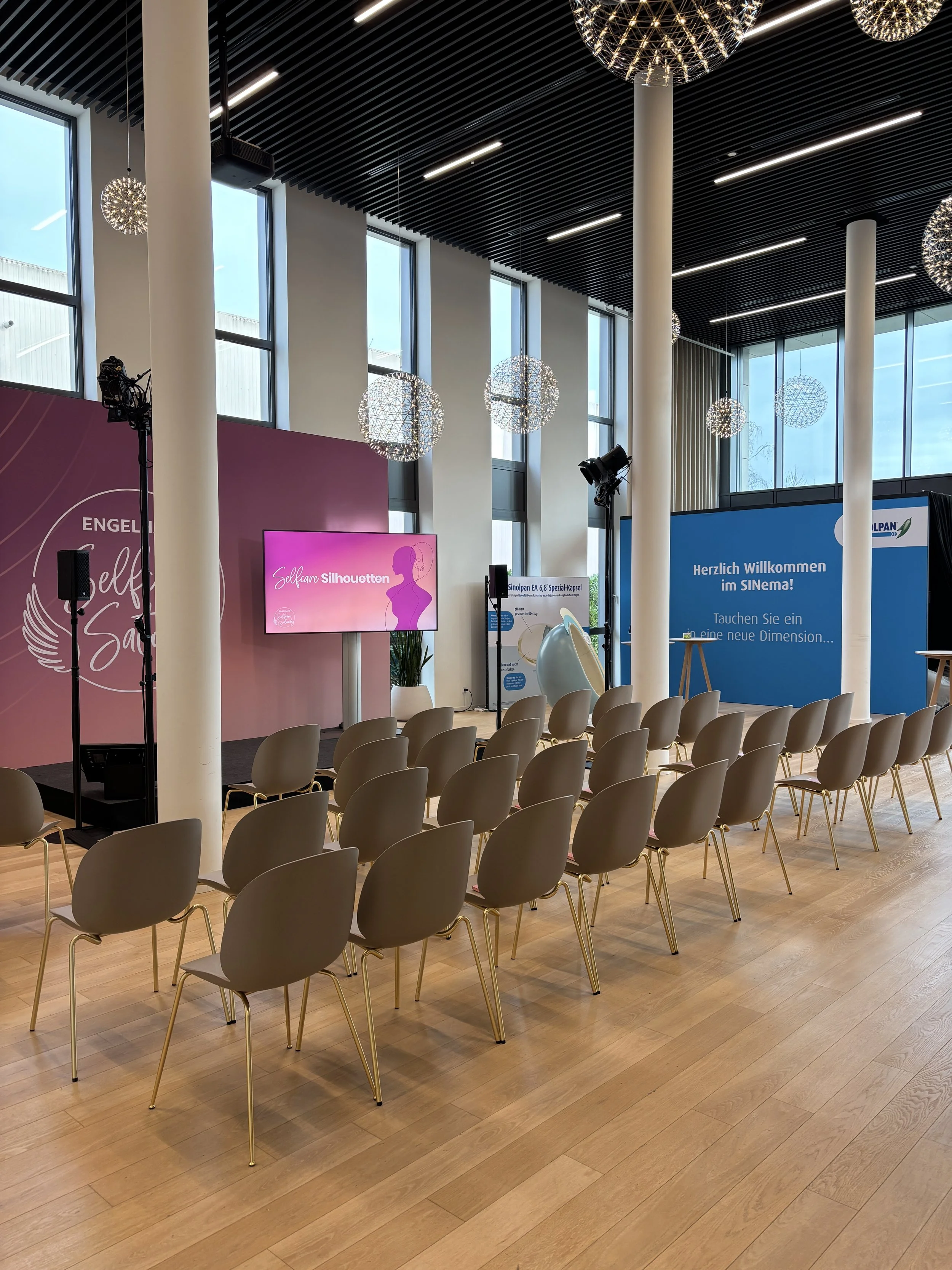 Bühne der Engelhard Selfcare Saturdays 2026 Pressekonferenz mit Programm und Branding