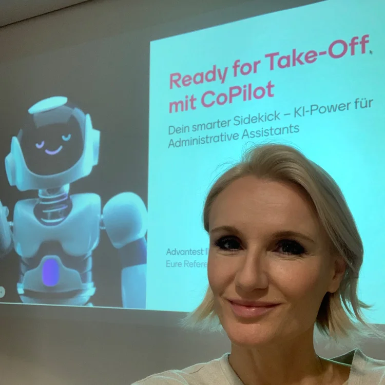 Henriette Frädrich beim KI-Workshop „Ready for Take-Off mit CoPilot“ für Advantest Europe in Fellbach bei Stuttgart