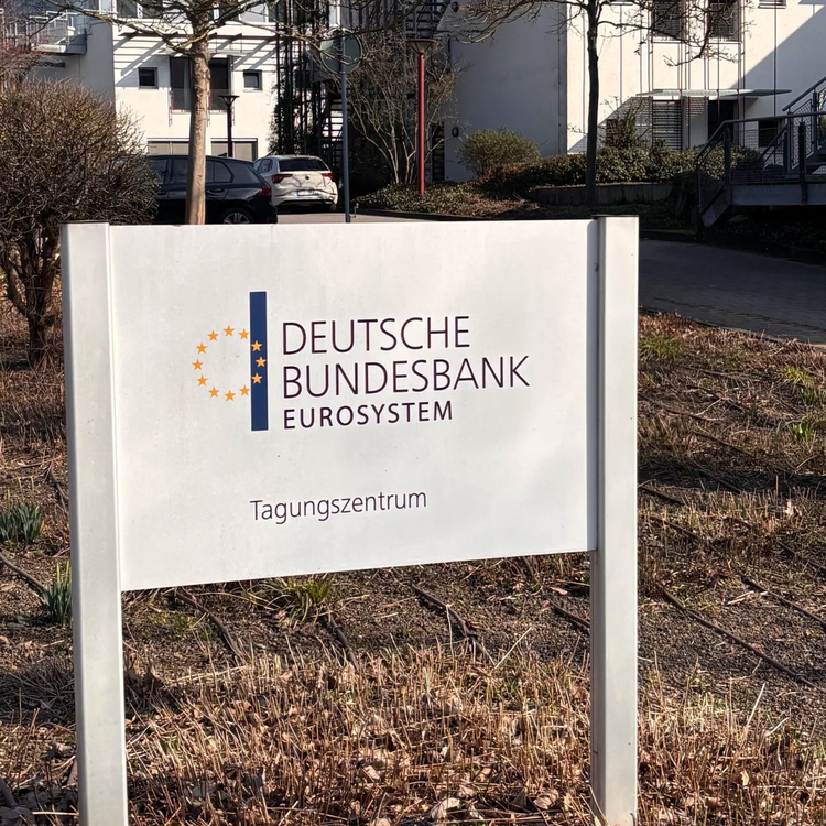 Eingangsschild der Deutschen Bundesbank · Tagungszentrum Eltville, Veranstaltungsort des Impuls-Workshops „Selbstführung im Wandel“