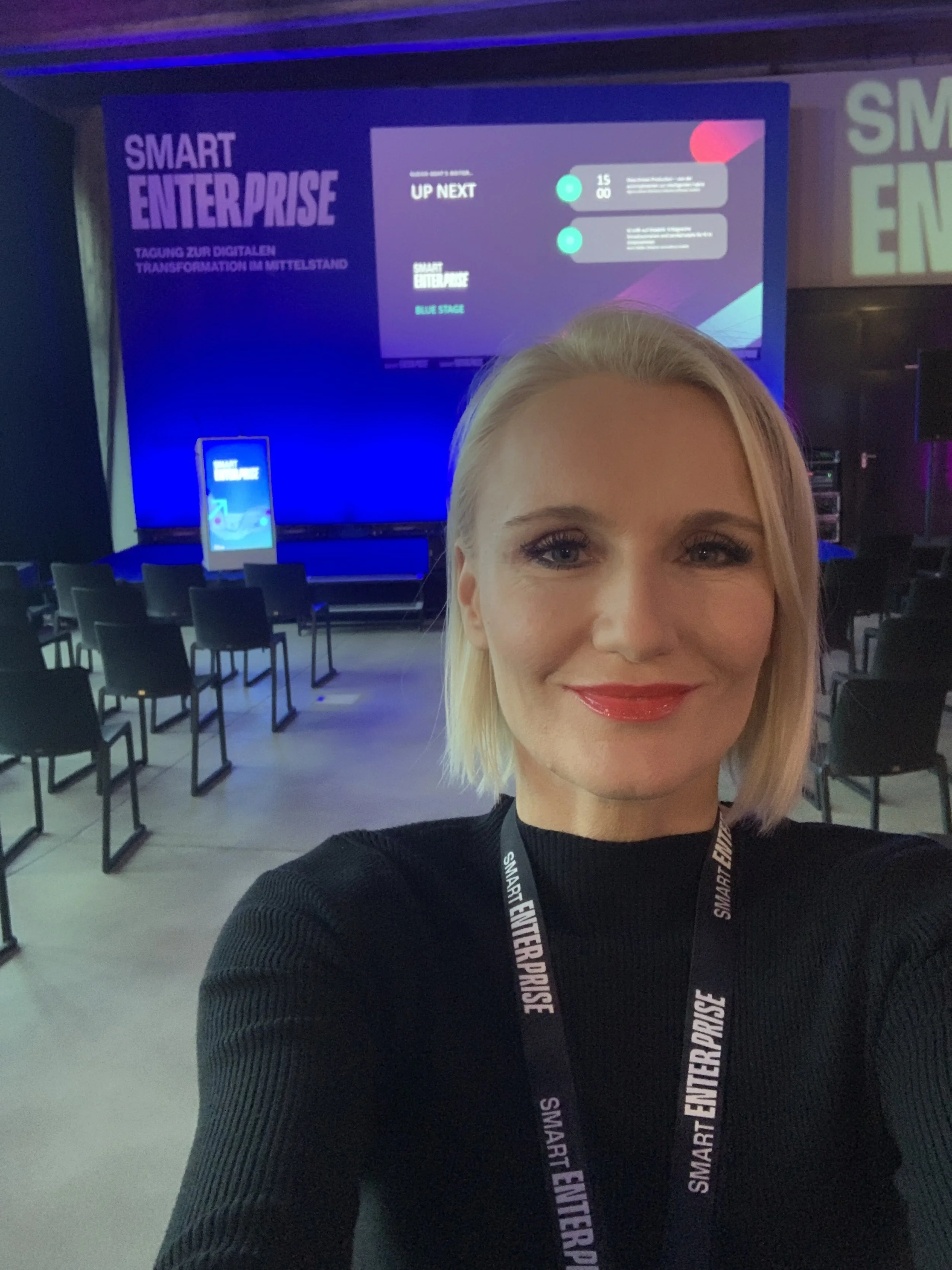 Henriette Frädrich moderiert auf der Bühne der Smart Enterprise Tagung in Osnabrück — Fokus auf digitale Transformation