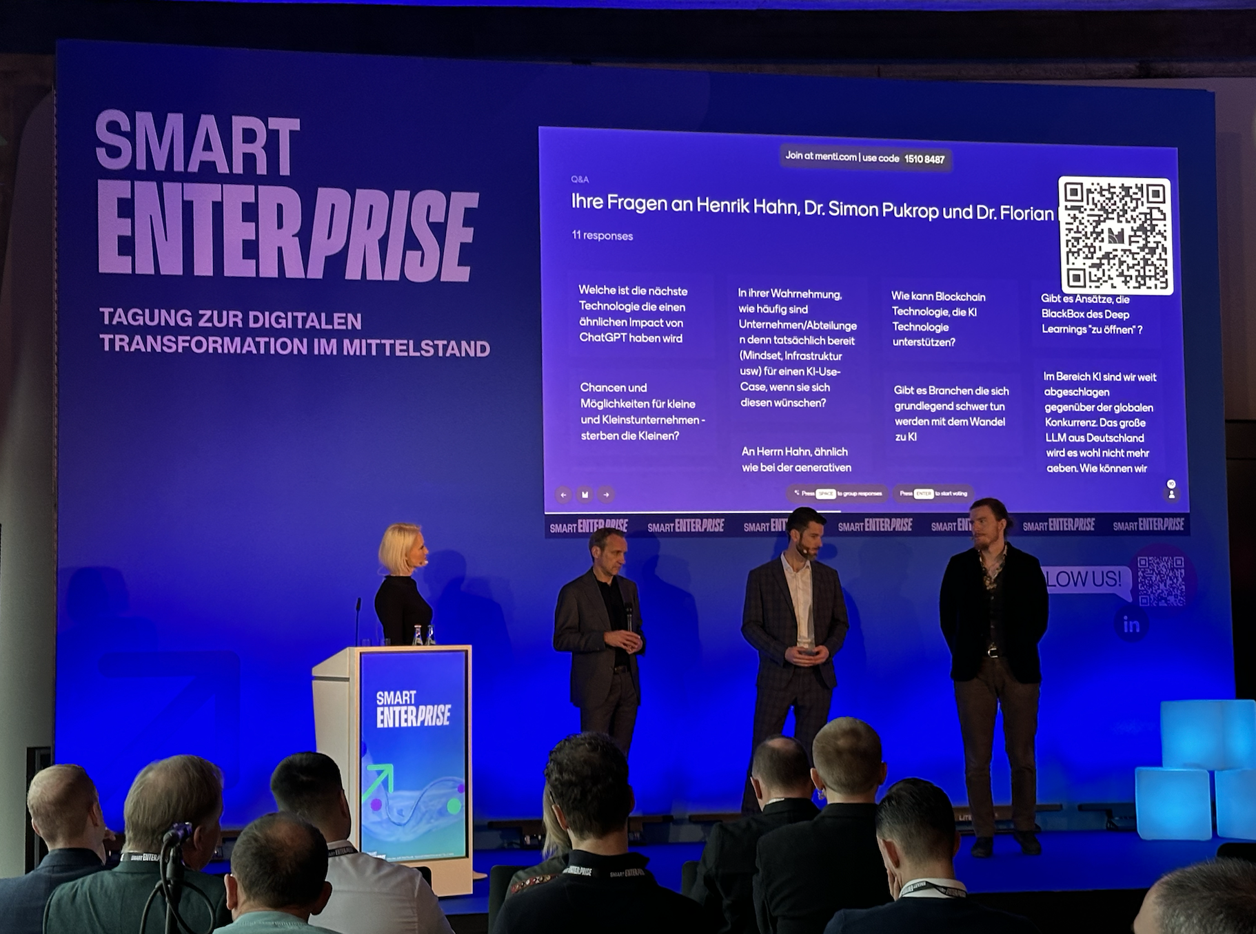 Event-Moderatorin Henriette Frädrich bei der DFKI-Tagung „Smart Enterprise“ in Osnabrück